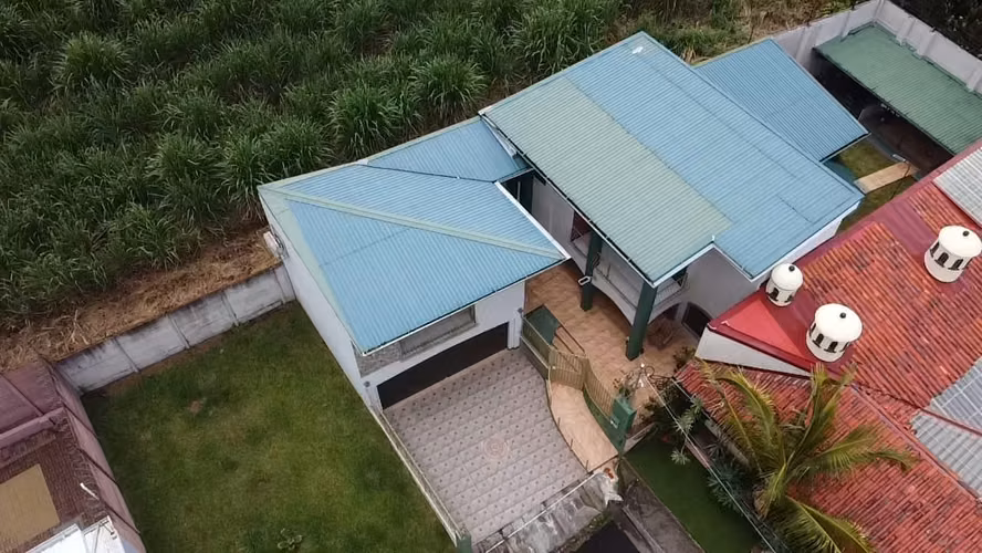 Hermosa casa en dos niveles muy cerca del centro de Grecia