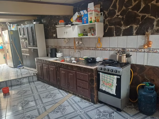 Se vende casa con excelente ubicación en San Miguel de Desamparados - Imagen 14