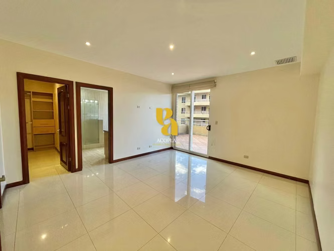 Venta de apartamento con línea blanca en Escazú