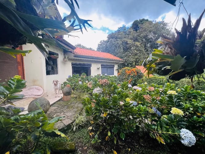 AMPLIA CASA EN RESIDENCIAL CON SEGURIDAD - Imagen 3