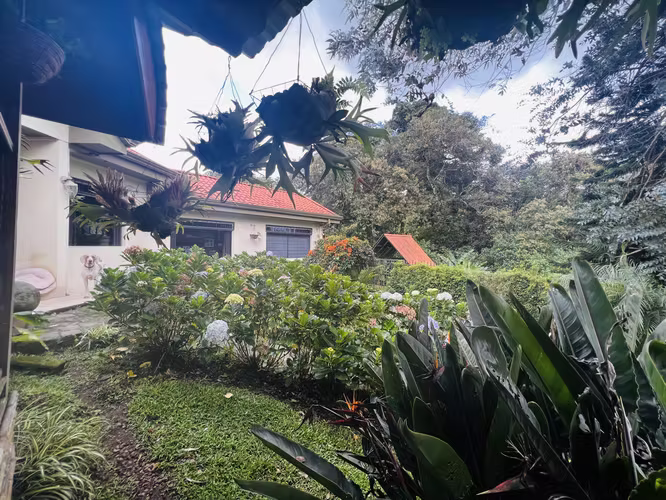AMPLIA CASA EN RESIDENCIAL CON SEGURIDAD - Imagen 11