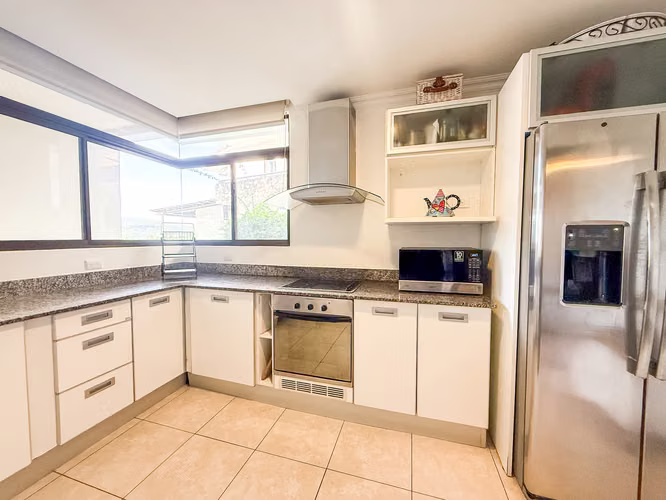 Apartamento amueblado en venta en Avalon Country, Santa Ana HG - Imagen 4