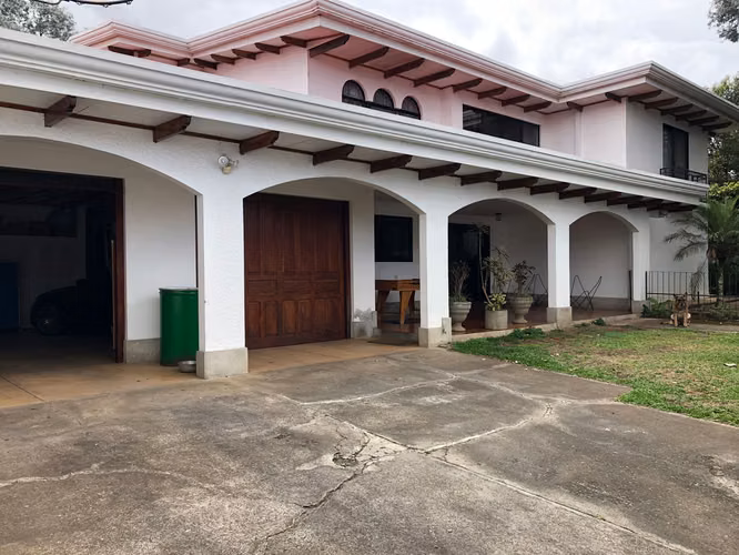 id 37236 Venta de Casa en Curridabat