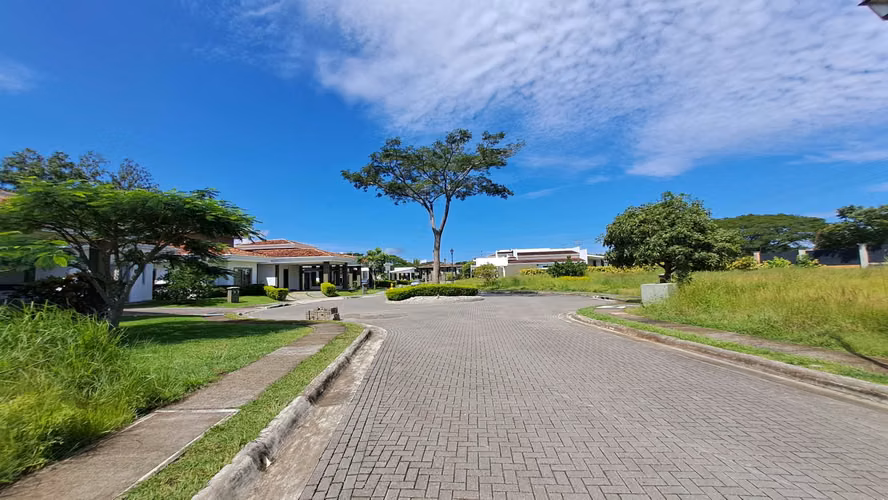 LOTES EN VENTA. DESDE 623 m2. CONDOMINIO EXCLUSIVO.