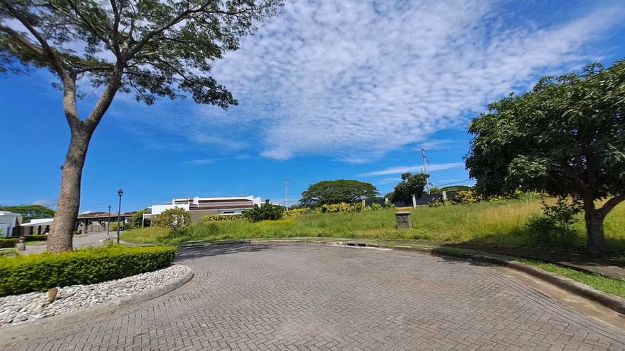 LOTES EN VENTA. DESDE 623 m2. CONDOMINIO EXCLUSIVO.