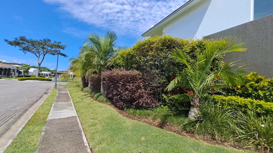 LOTES EN VENTA. DESDE 623 m2. CONDOMINIO EXCLUSIVO.