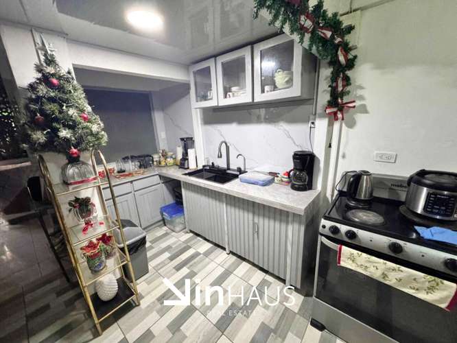 Venta de casa y 3 apartamentos en el Centro de Moravia -EU - Imagen 3