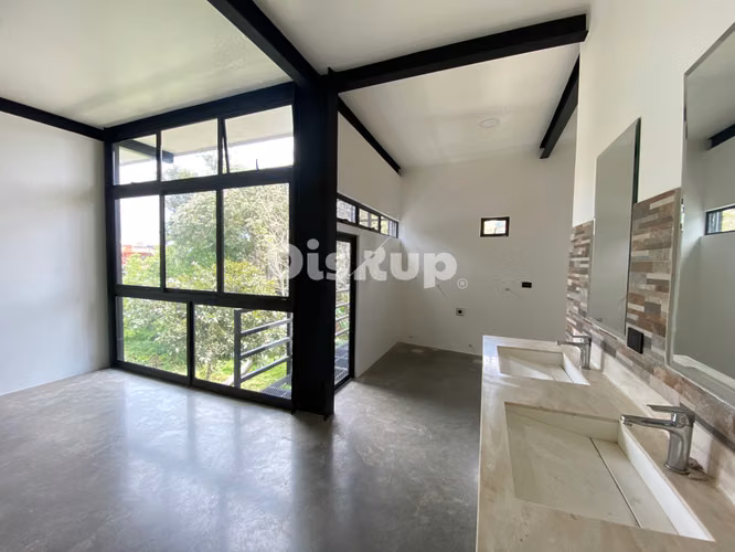 Alquiler de amplia oficina de 250 m2. Barrio Escalante, San José