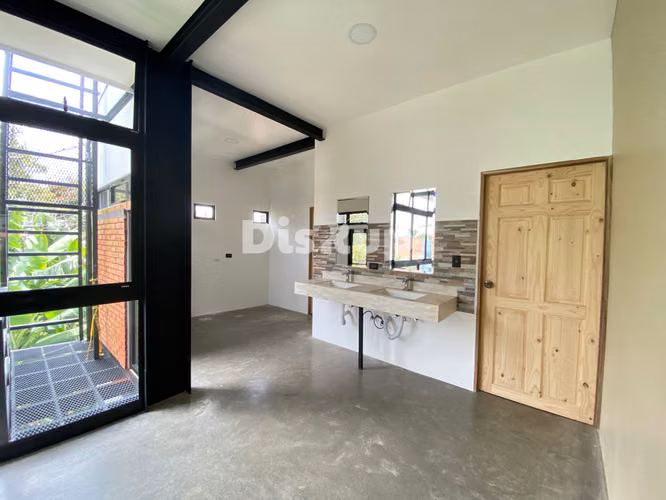 Alquiler de amplia oficina de 250 m2. Barrio Escalante, San José