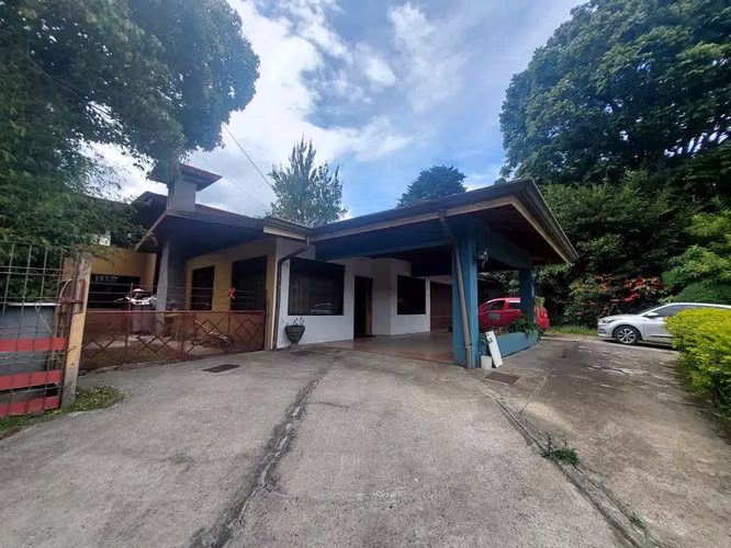 Venta de casa en Angeles San Rafael Heredia en lote de 1993 m2