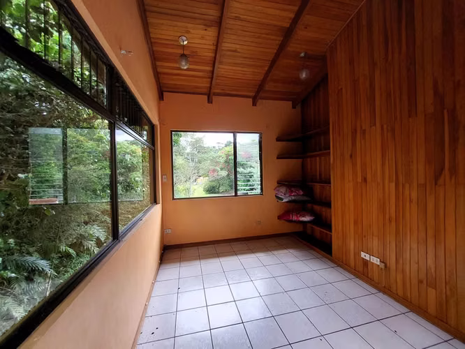 Venta de casa en Angeles San Rafael Heredia en lote de 1993 m2