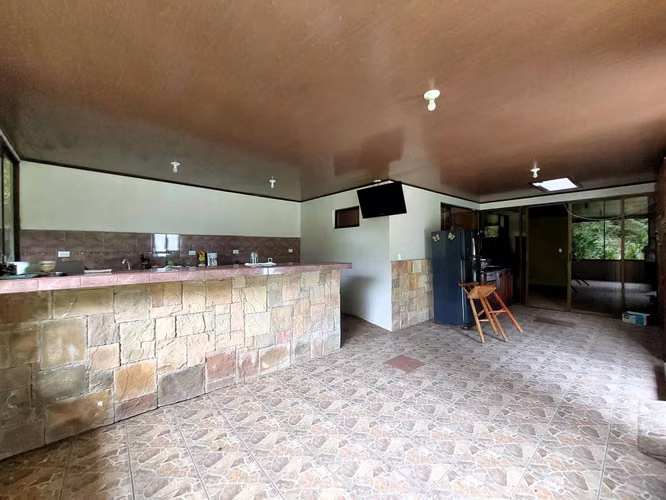 Venta de casa en Angeles San Rafael Heredia en lote de 1993 m2