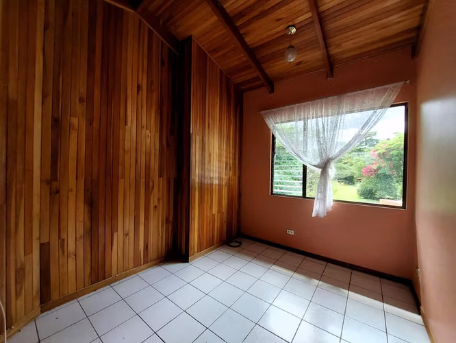 Venta de casa en Angeles San Rafael Heredia en lote de 1993 m2