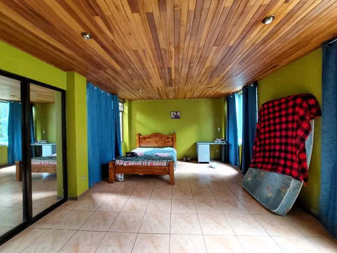 Venta de casa en Angeles San Rafael Heredia en lote de 1993 m2