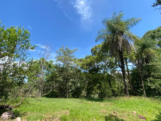 Se vende propiedad de lujo con río y naturaleza exuberante — 44.594 m² - Imagen 2