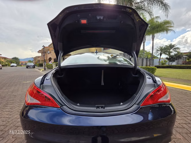 MERCEDES-BENZ CLA180 IMPECABLE!!!