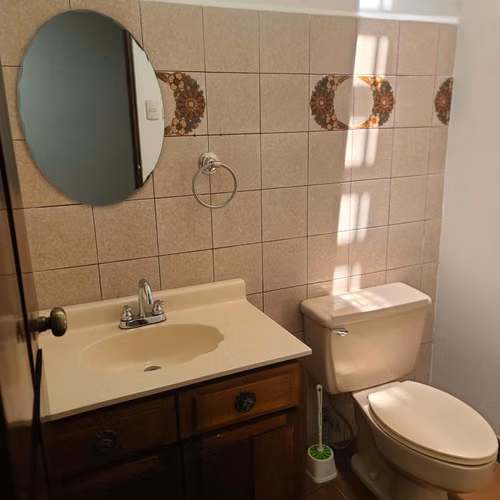 CASA CON 7 ESPACIOS DE OFICINA EN LOS YOSES