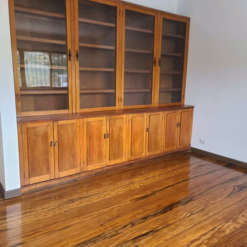 CASA CON 7 ESPACIOS DE OFICINA EN LOS YOSES