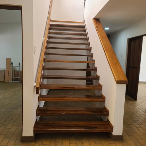 CASA CON 7 ESPACIOS DE OFICINA EN LOS YOSES