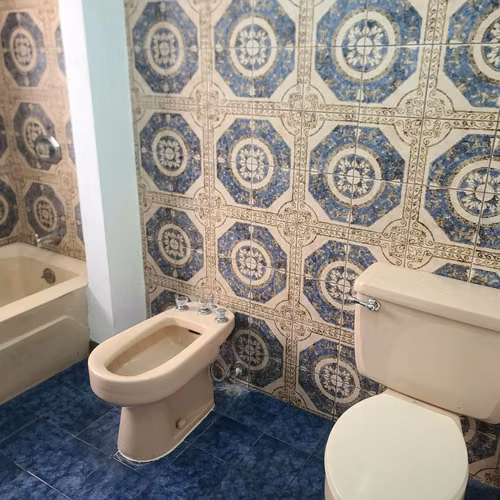 CASA CON 7 ESPACIOS DE OFICINA EN LOS YOSES