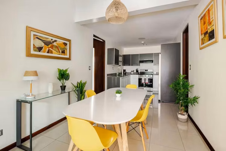 ALQUILER DE CASA MODERNA AMUEBLADA EN SANTA ANA - Imagen 5