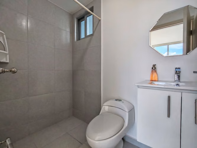 ALQUILER DE APARTAMENTO NUEVO EN CONDOMINIO BAMBÚ RIVERA, TIBÁS*