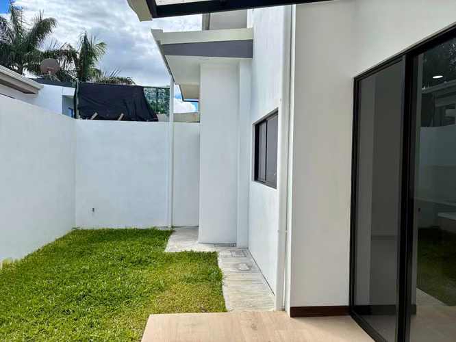 Se Vende hermosa casa en Condominio para estrenar, Tres Ríos