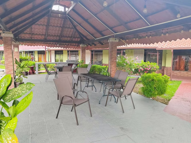 Se Alquila Apartamento de 2 habitaciones Amueblado en Jacó Una Planta – con Piscina - Imagen 5