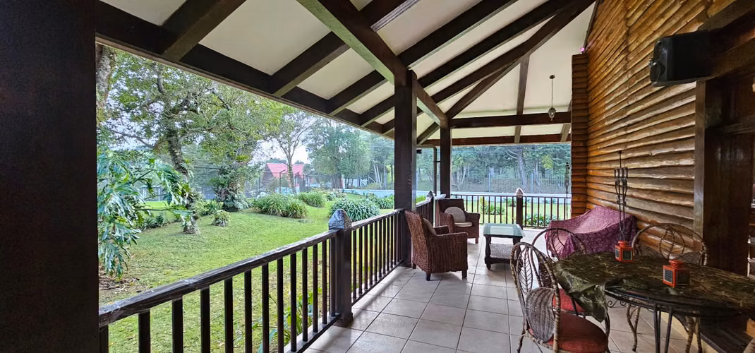 Lujosa y espaciosa casa rústica en El Tirol, San Rafael, Heredia