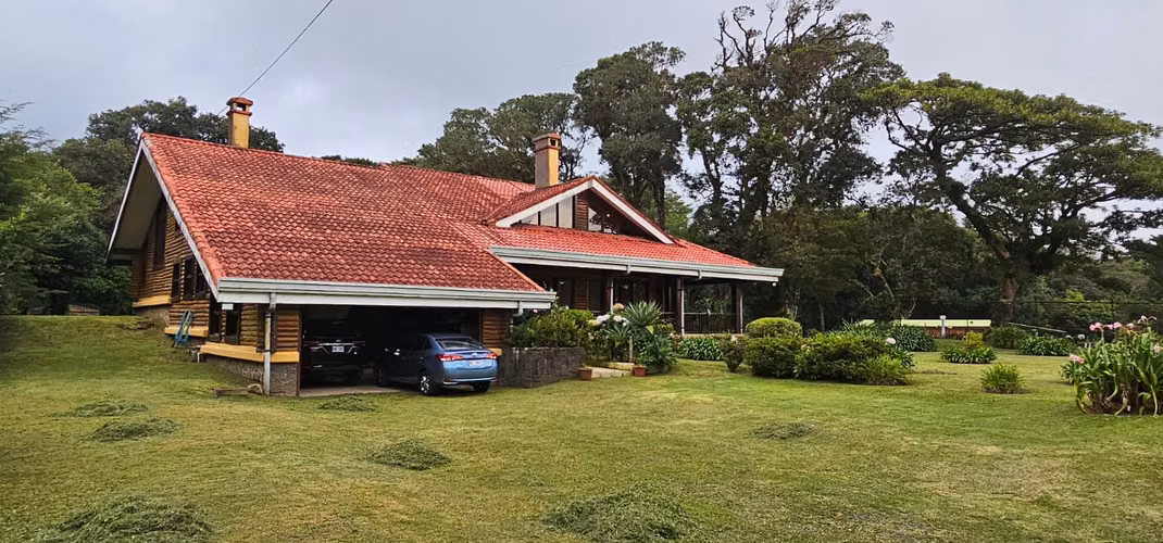Lujosa y espaciosa casa rústica en El Tirol, San Rafael, Heredia