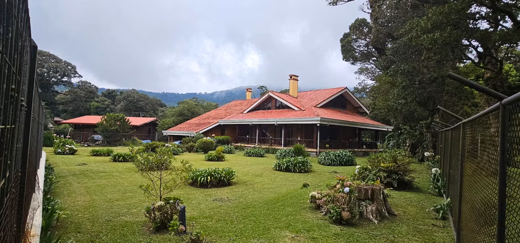 Lujosa y espaciosa casa rústica en El Tirol, San Rafael, Heredia