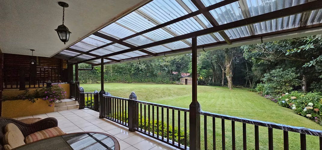 Lujosa y espaciosa casa rústica en El Tirol, San Rafael, Heredia