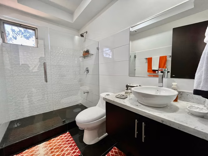 POZOS DE SANTA ANA! LUJOSA CASA FULL AMUEBLADA DE 4 HAB/3.5/JARDIN - Imagen 19