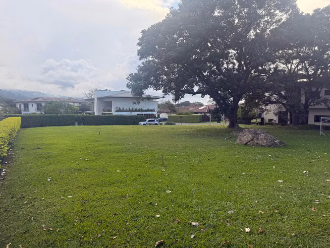 TERRENO EN VENTA CONDOMINIO LA HACIENDA RÍO ORO SANTA ANA JV561