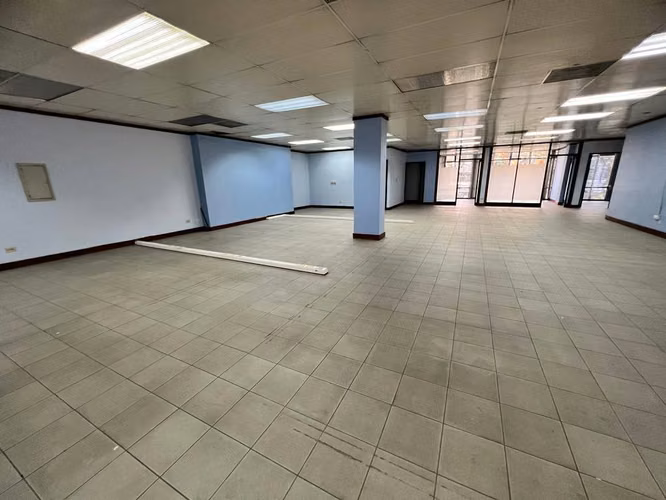 Venta de espacioso edificio comercial en San José Centro - Imagen 9