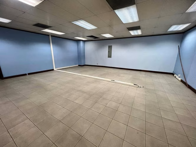 Venta de espacioso edificio comercial en San José Centro - Imagen 6