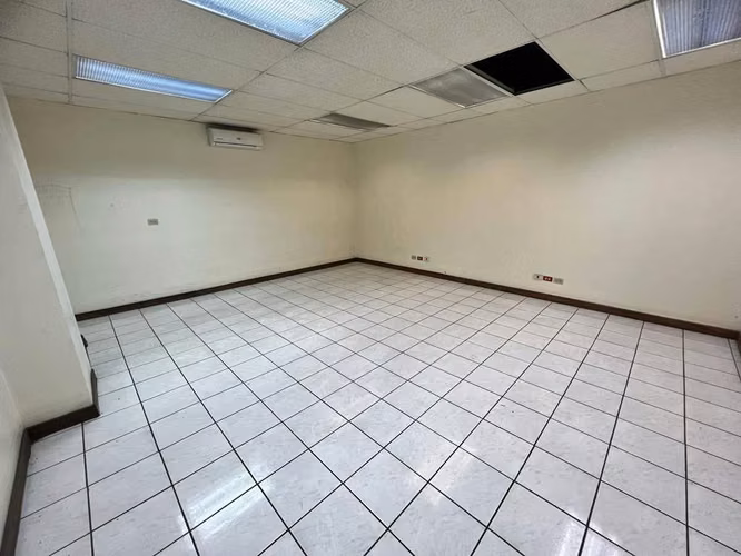 Venta de espacioso edificio comercial en San José Centro - Imagen 10