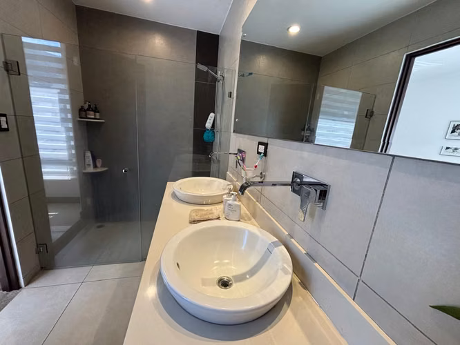 Casa en condominio en Santa Ana, Rio Oro: 220m2, oficina y jardin