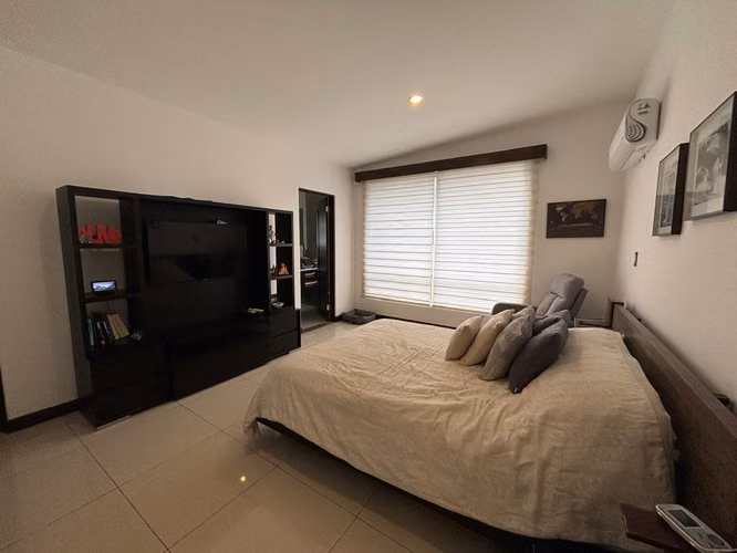 Casa en condominio en Santa Ana, Rio Oro: 220m2, oficina y jardin