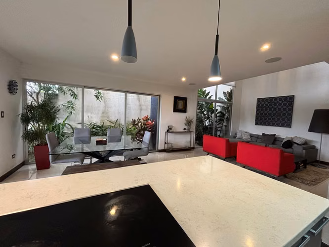 Casa en condominio en Santa Ana, Rio Oro: 220m2, oficina y jardin