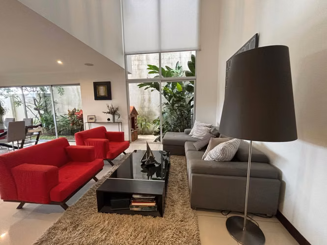 Casa en condominio en Santa Ana, Rio Oro: 220m2, oficina y jardin