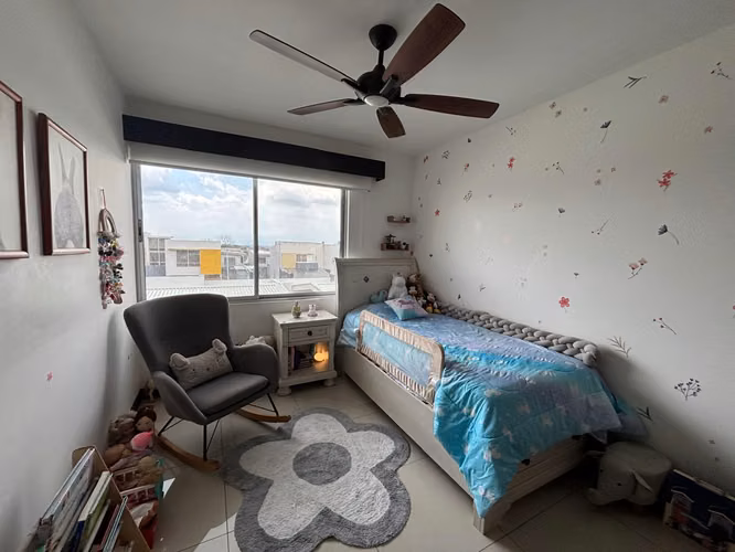 Casa en condominio en Santa Ana, Rio Oro: 220m2, oficina y jardin