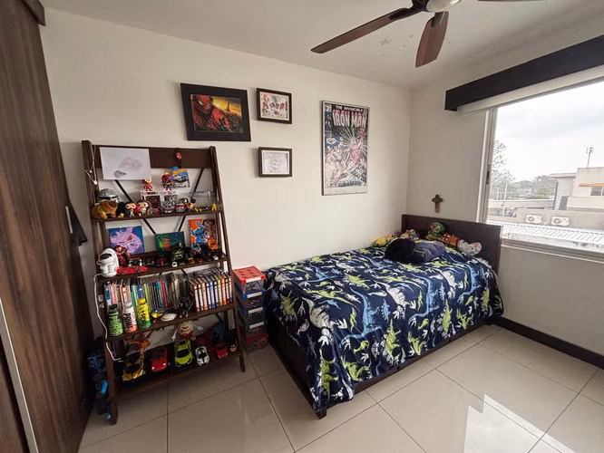 Casa en condominio en Santa Ana, Rio Oro: 220m2, oficina y jardin