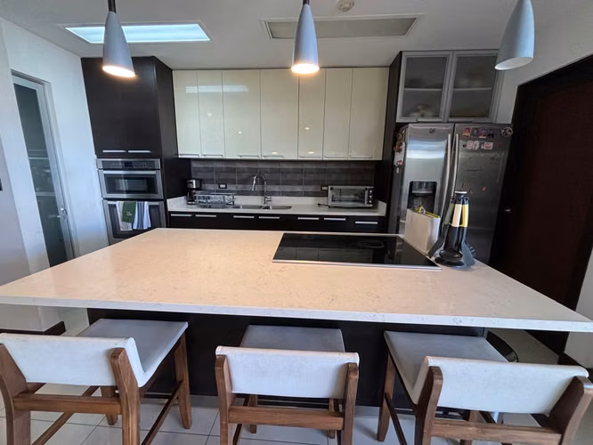 Casa en condominio en Santa Ana, Rio Oro: 220m2, oficina y jardin