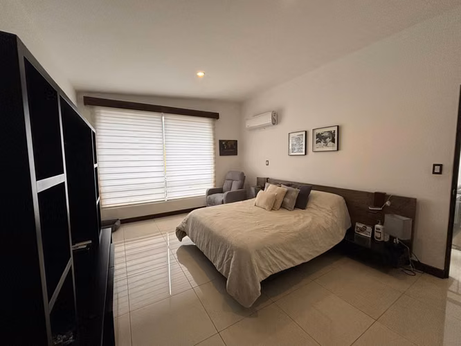 Casa en condominio en Santa Ana, Rio Oro: 220m2, oficina y jardin