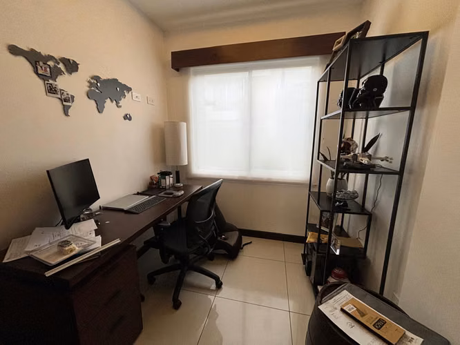 Casa en condominio en Santa Ana, Rio Oro: 220m2, oficina y jardin