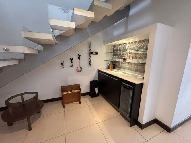 Casa en condominio en Santa Ana, Rio Oro: 220m2, oficina y jardin
