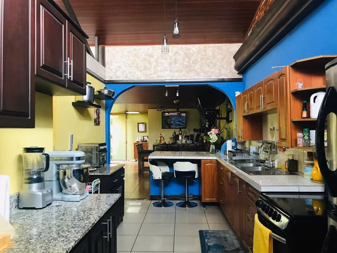 Venta de Propiedad con 2 Casas Independientes -|Uso Suelo Mixto | Ideal Vivienda o Inversión - Imagen 4