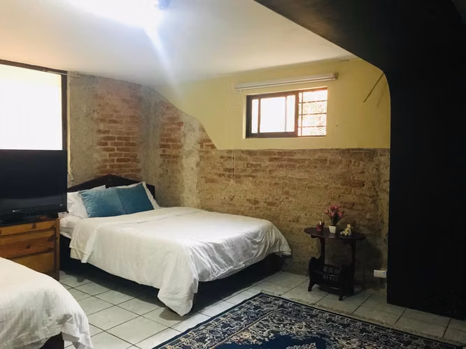 Venta de Propiedad con 2 Casas Independientes -|Uso Suelo Mixto | Ideal Vivienda o Inversión - Imagen 13