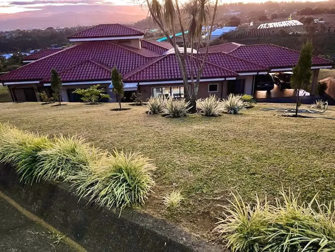 Venta de Hermosa Casa en Santa Bárbara, Heredia